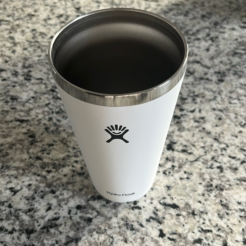 Hydro flask Metal 28oz insulated drink tumbler